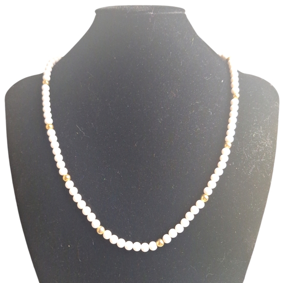 Vintage Trifari White And Gold Tone Beaded Necklace 24" And Bracelet 7" Set - Picture 4 of 5